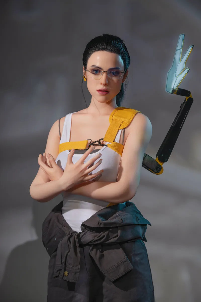 Futuristische Sexpuppe mit Roboterarm