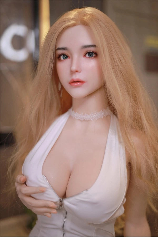 Sexpuppe mit blondem Haar