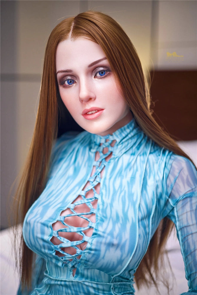 Realistische Sexpuppe mit blauer Kleidung