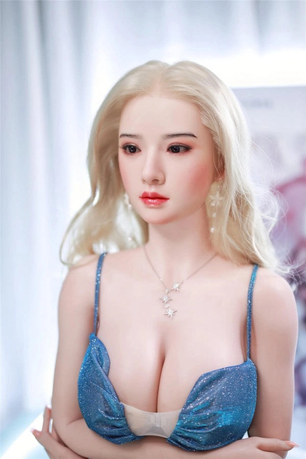 Sexpuppe mit blonden Haaren