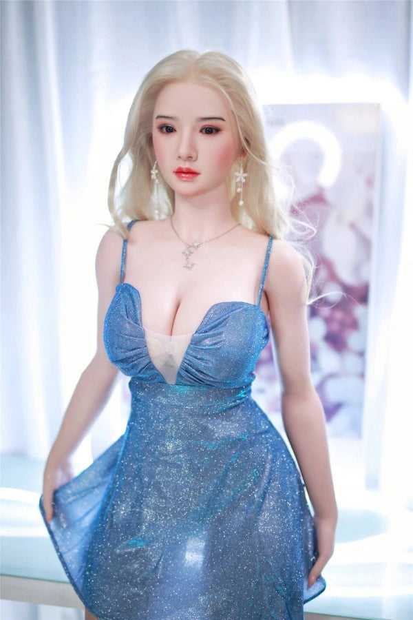 Sexpuppe in blauem Kleid
