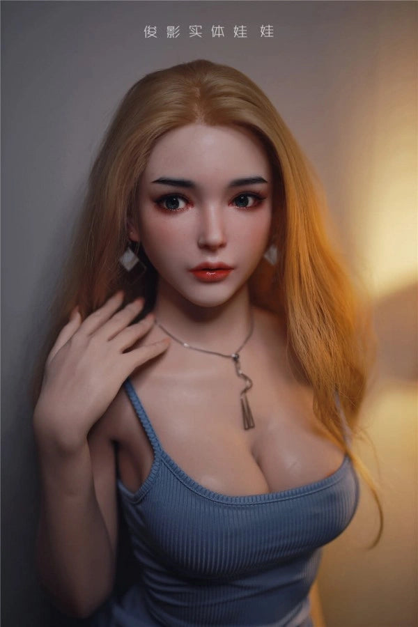 Frau mit blonden Haaren, Puppe