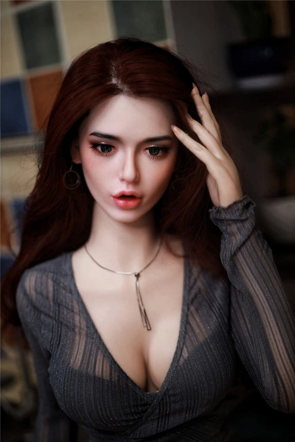 Sexpuppe mit braunen Haaren