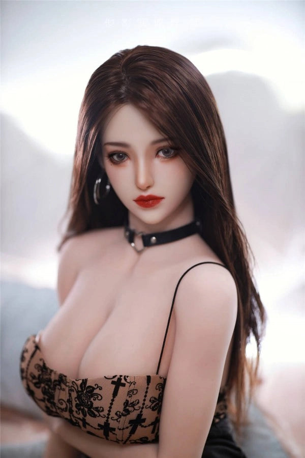 Sexpuppe mit braunen Haaren