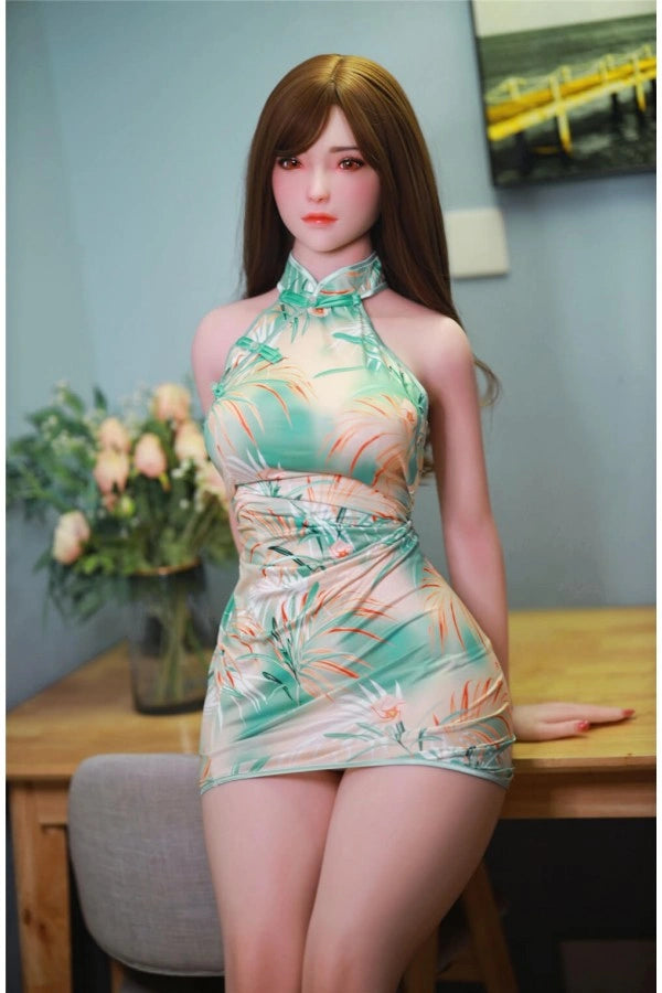 Sexpuppe in tropischem Kleid