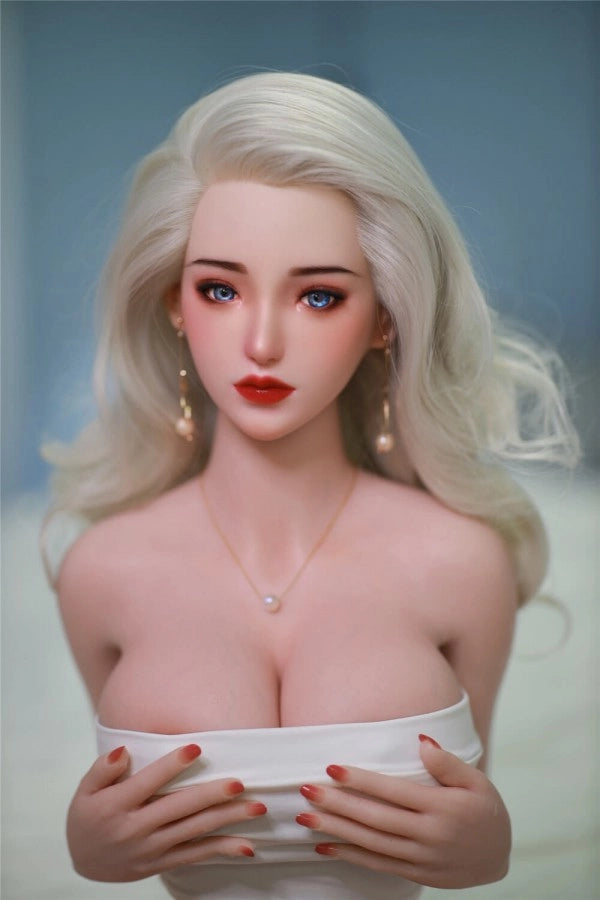 Sexpuppe mit blonden Haaren