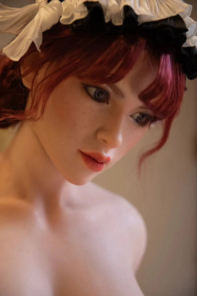 Realistische Sexpuppe mit rotem Haar