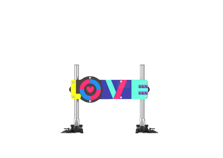 Sexpuppen-Ständer mit "LOVE"-Design