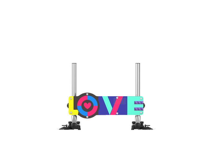 Sexpuppen-Ständer mit "LOVE"-Design