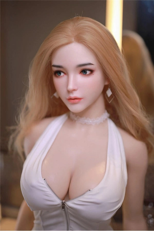 Realistische Sexpuppe mit blonden Haaren