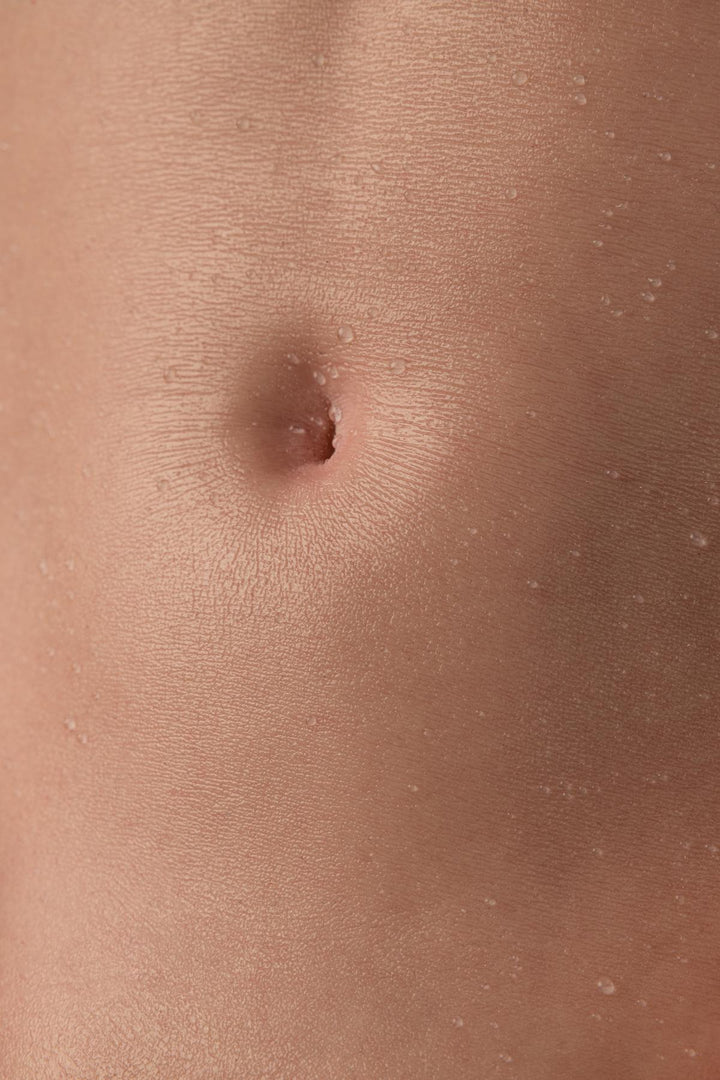 Sexpuppenbauch mit Nabelansicht