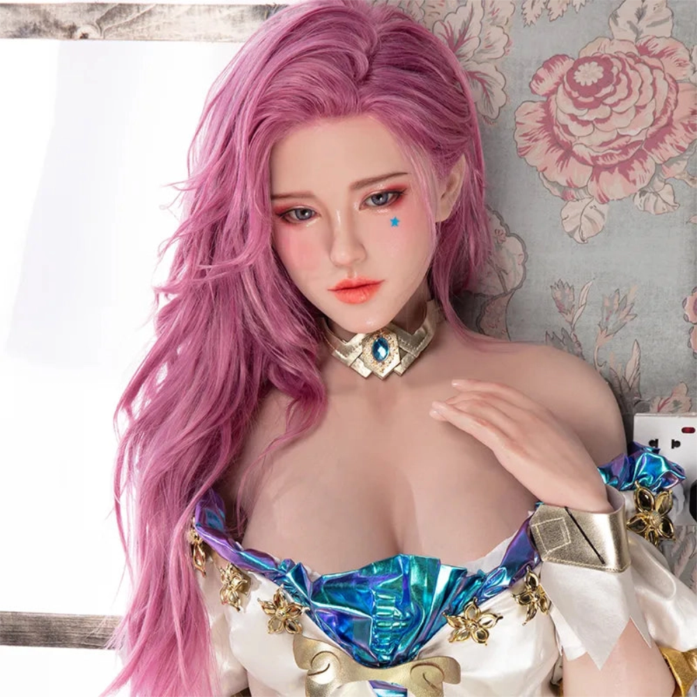 Realistische Sexpuppe mit lila Haaren