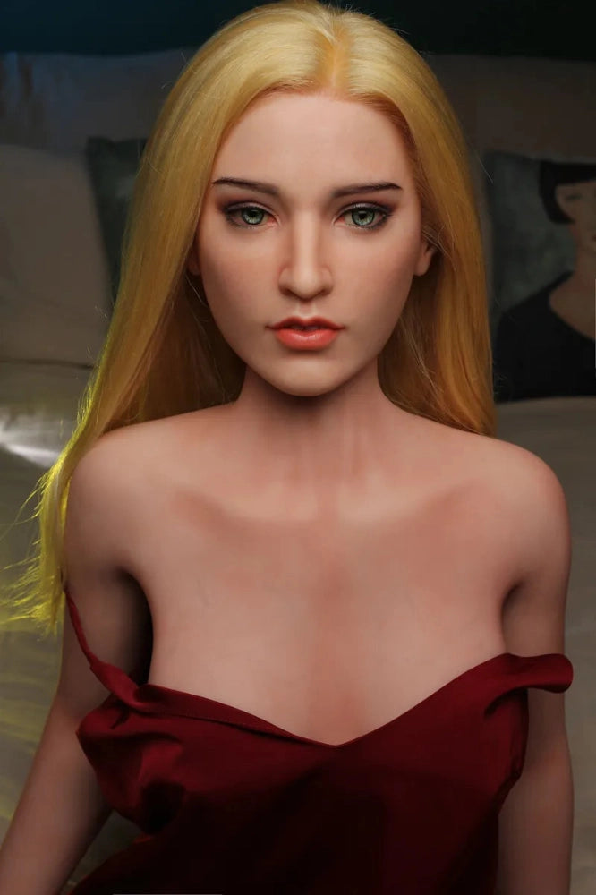 Realistische Sexpuppe mit blondem Haar