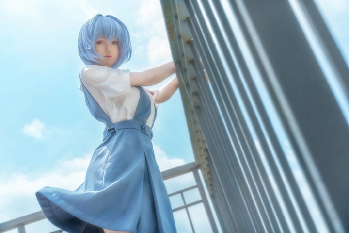 Anime-Sexpuppe mit blauen Haaren