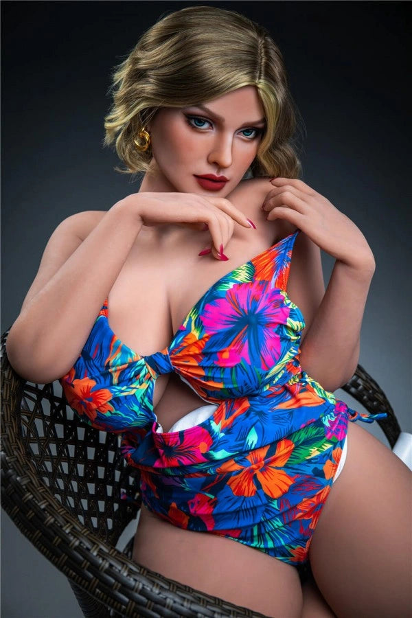 Sexpuppe in buntem Badeanzug