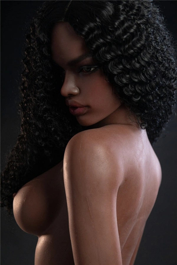Sexpuppe mit lockigem Haar