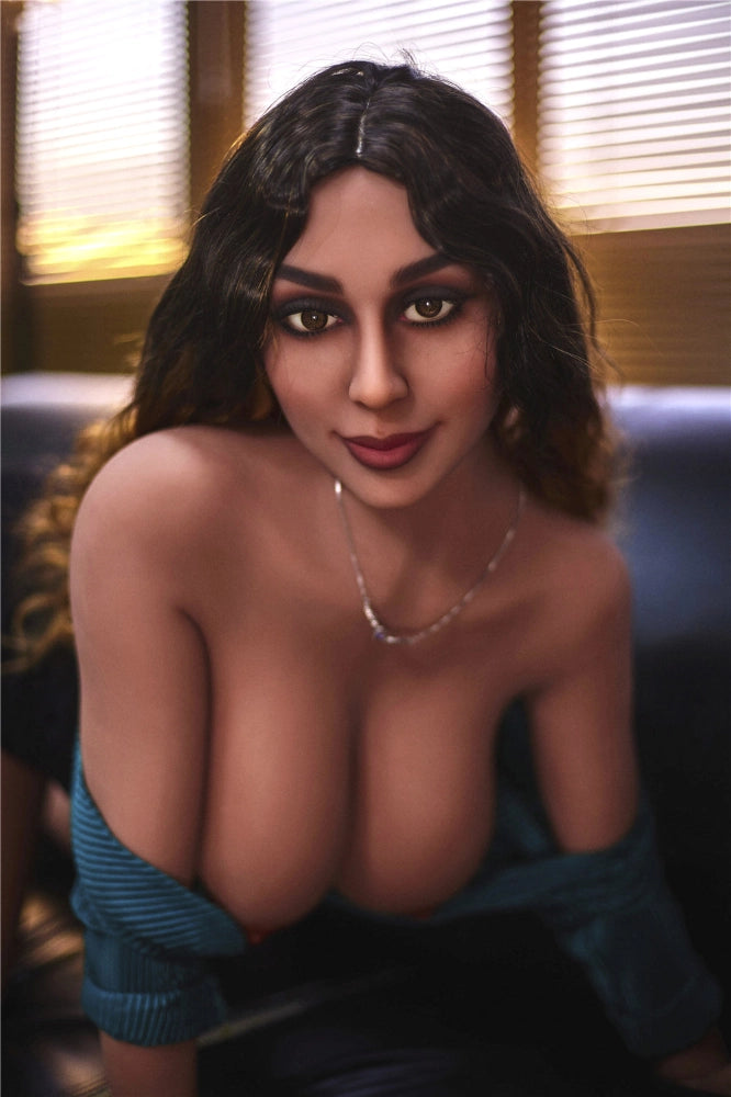 Realistische Sexpuppe mit braunen Haaren