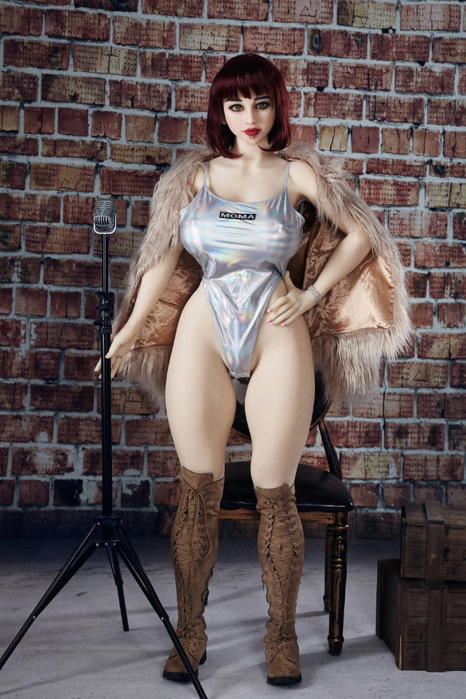 Sexpuppe in glamourösem Outfit