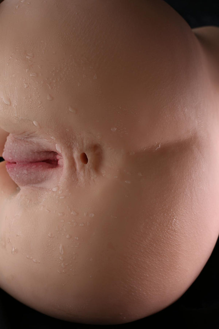 Sexpuppen-Detailansicht mit Wassertröpfchen