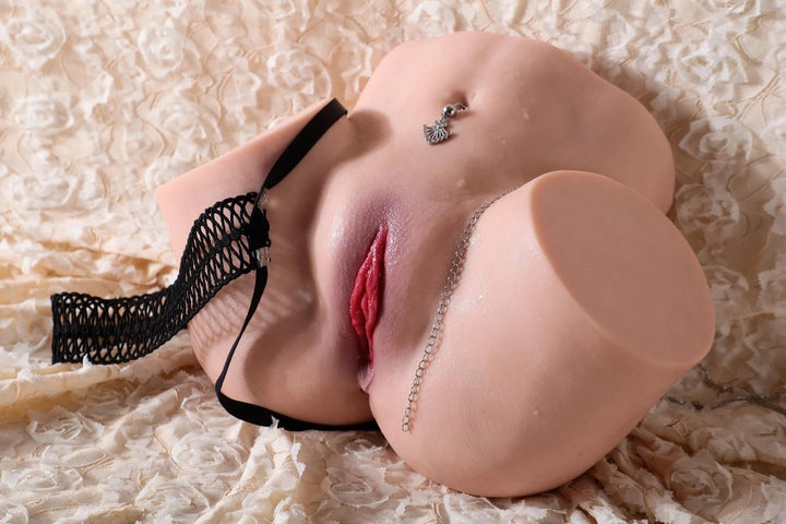 Sexpuppen-Torso mit Accessoires