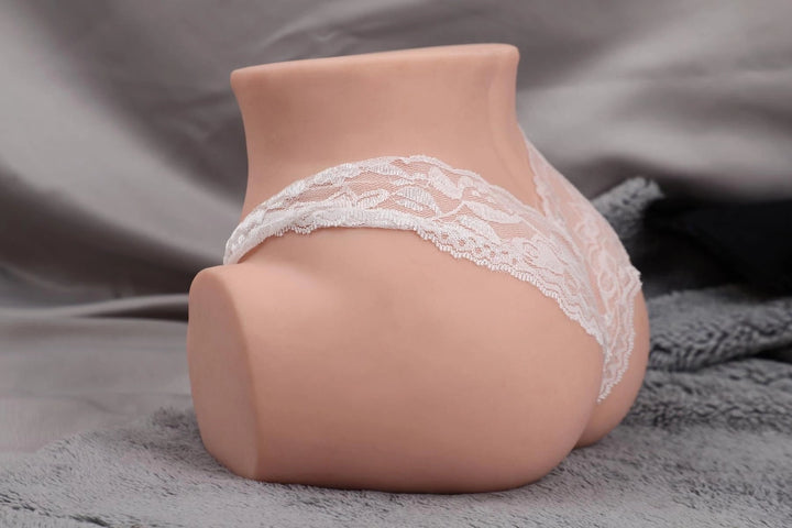 Sexpuppen-Torso mit Spitzenunterwäsche