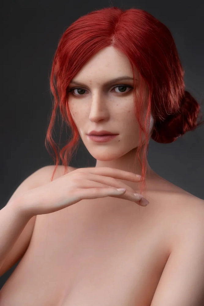 Realistische Sexpuppe mit roten Haaren