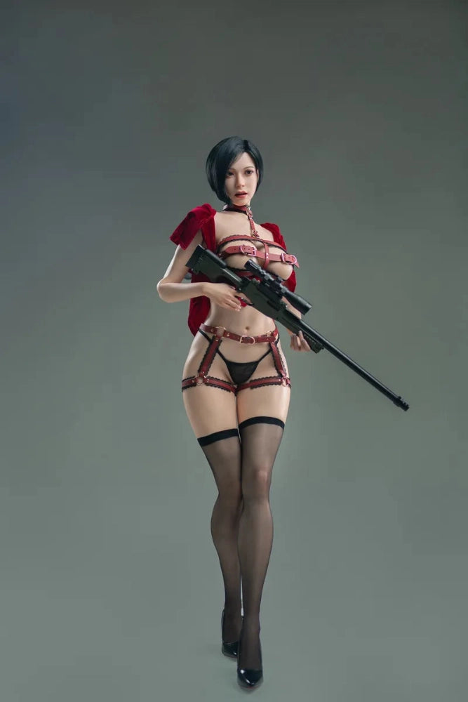 Sexpuppe in Dessous mit Gewehr