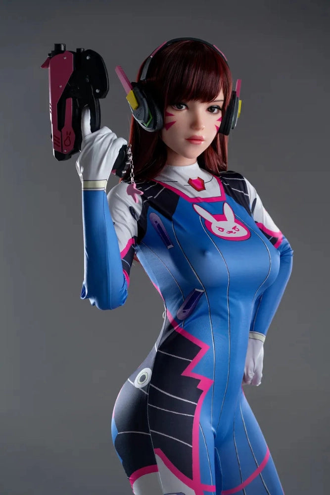 Anime-inspirierte Sexpuppe in Cosplay