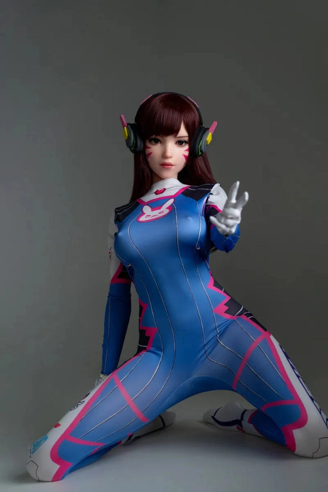 Sexpuppe in futuristischem Outfit