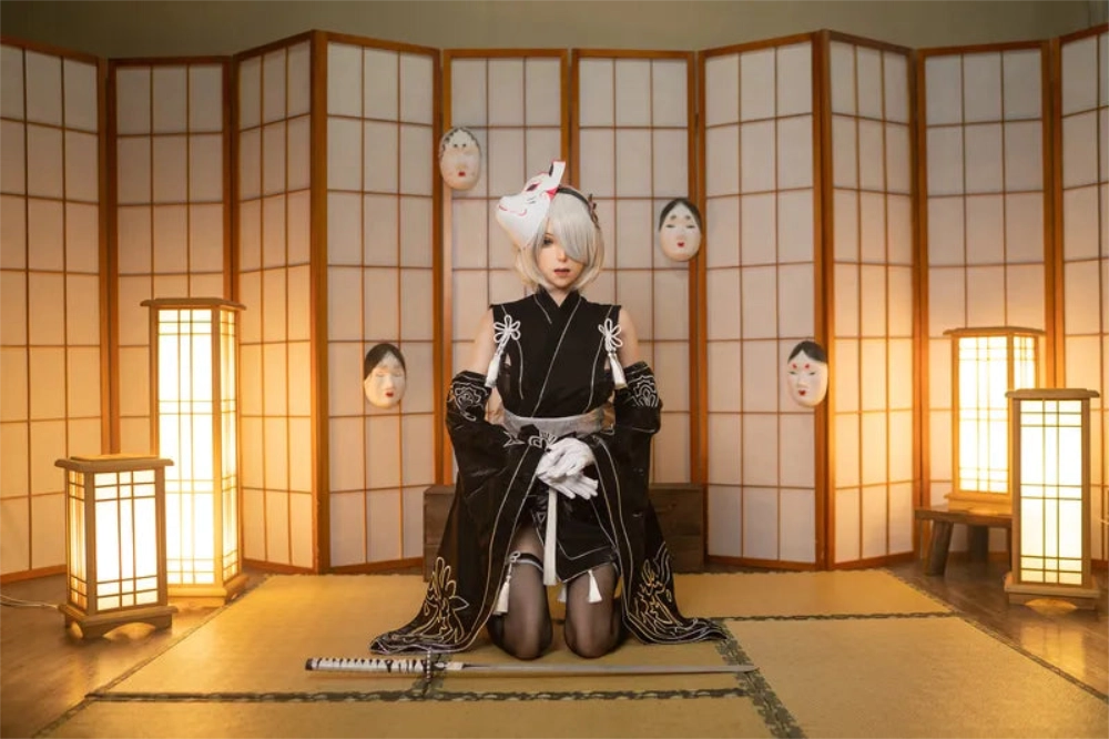 Sexpuppe im japanischen Kimono-Setting