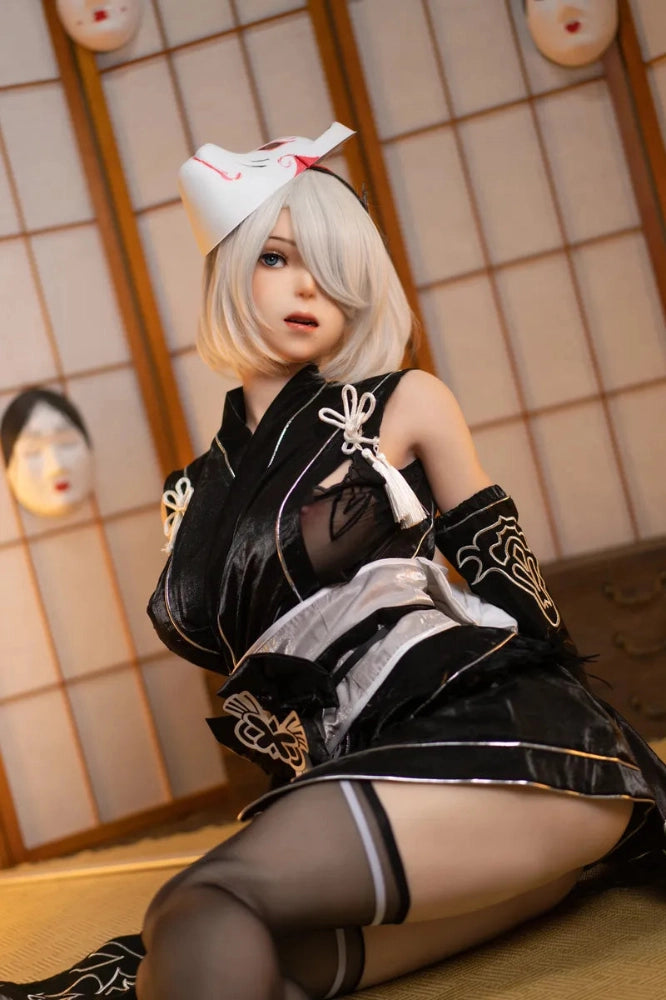 Anime-inspirierte Sexdoll im Kimono