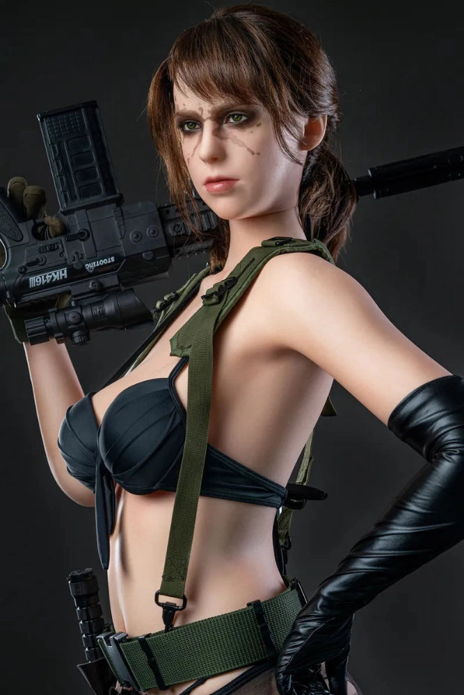 Sexpuppe in militärischer Kleidung