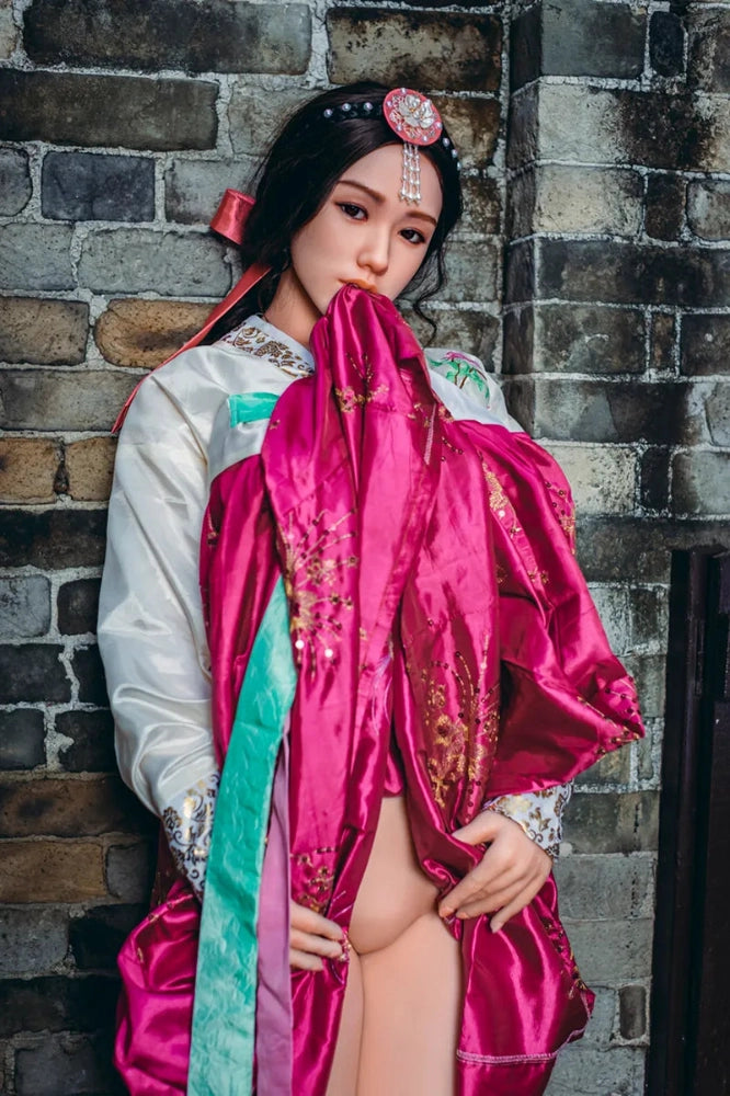 Traditionelle Kleidung, realistische Sexpuppe
