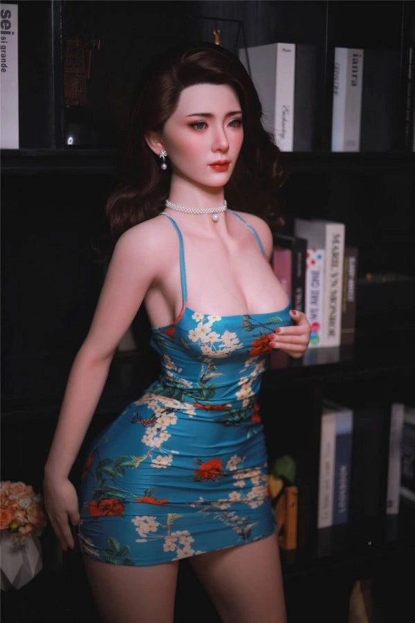Realistische Sexpuppe in Blumen-Kleid