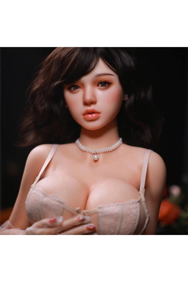 Sexpuppe mit dunklem Haar, Dessous