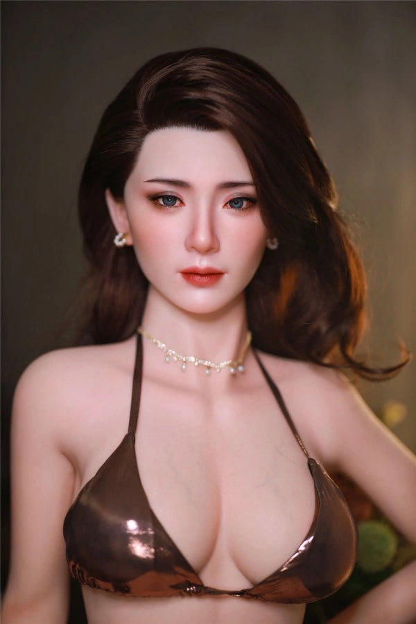 Realistische Sexpuppe mit braunen Haaren