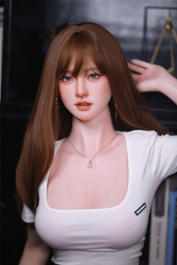 Realistische Sexpuppe mit braunen Haaren