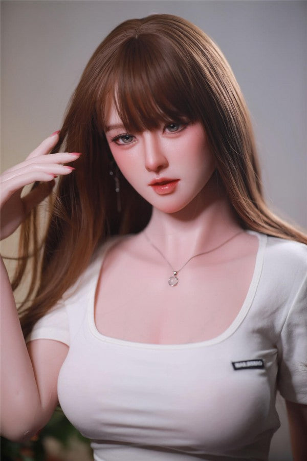 Realistische Sexpuppe mit braunen Haaren