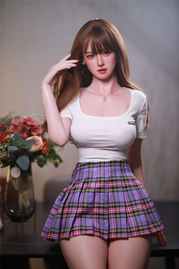 Realistische Sexpuppe im Schulmädchen-Outfit
