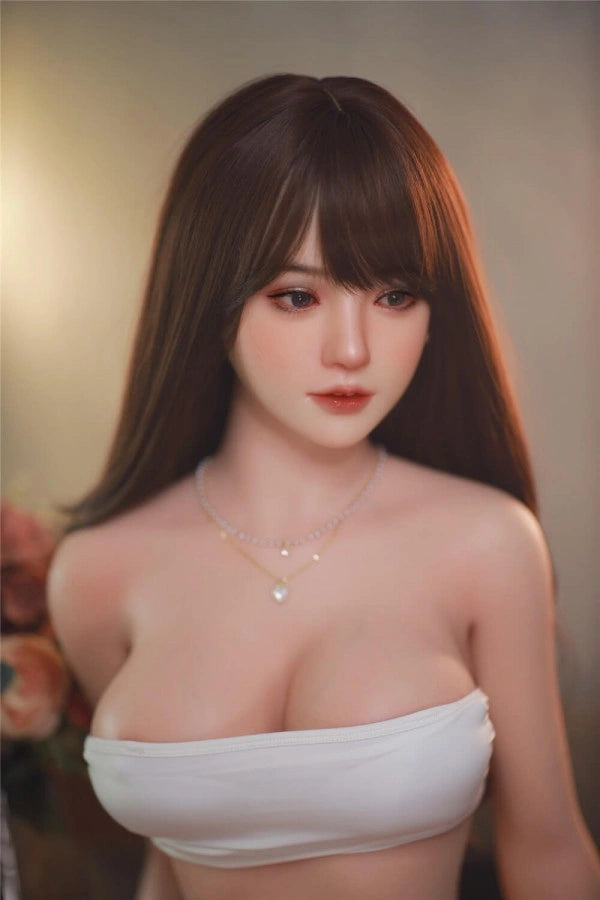 Realistische Sexpuppe mit braunen Haaren