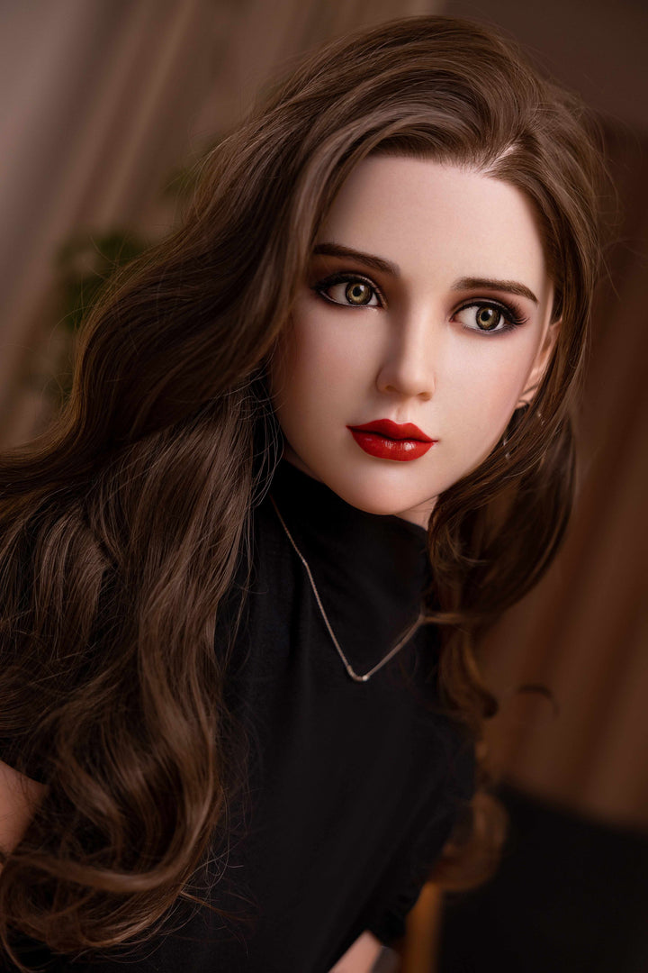 Realistische Sexpuppe mit braunen Haaren