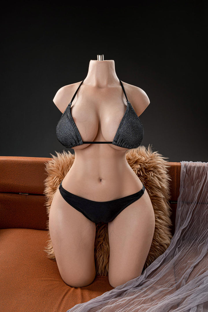 Sexpuppen-Torso in schwarzer Unterwäsche