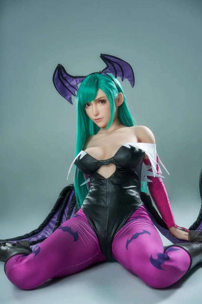 Anime-inspirierte Sexpuppe mit Flügeln