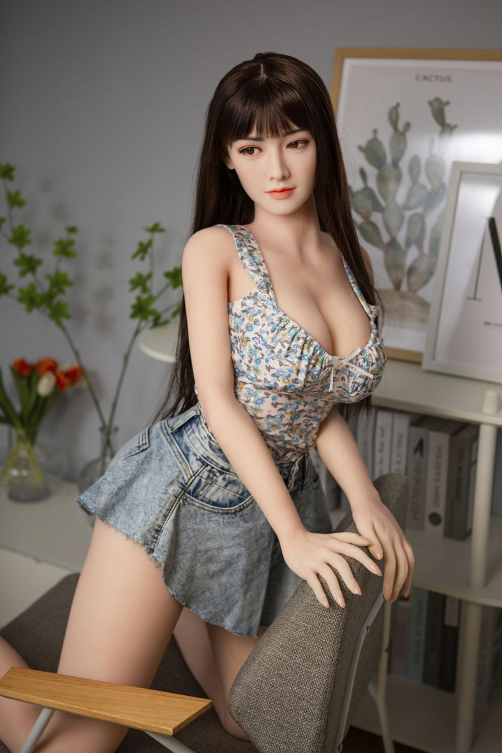 Sexpuppe in realistischer Pose