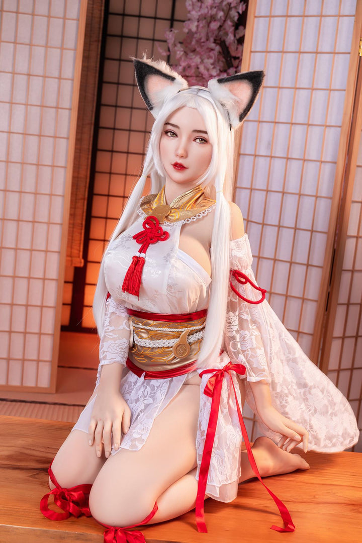Sexpuppe im Kimono mit Ohren