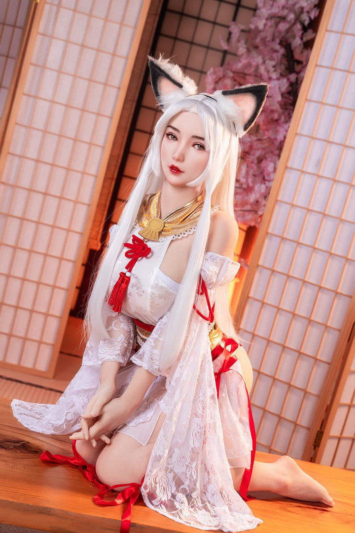 Sexpuppe mit Katzenohren und Kimono