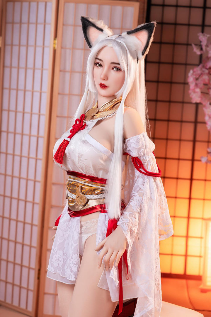 Anime-inspirierte Sexpuppe mit Ohren