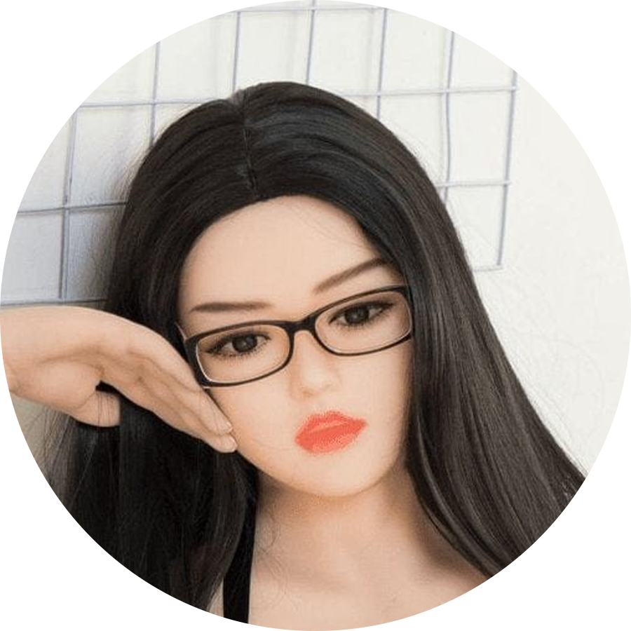 Sexpuppe mit Brille und Perücke