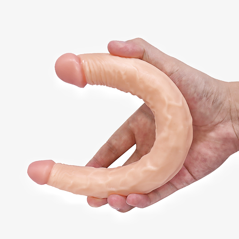 Hand hält doppelten Dildo