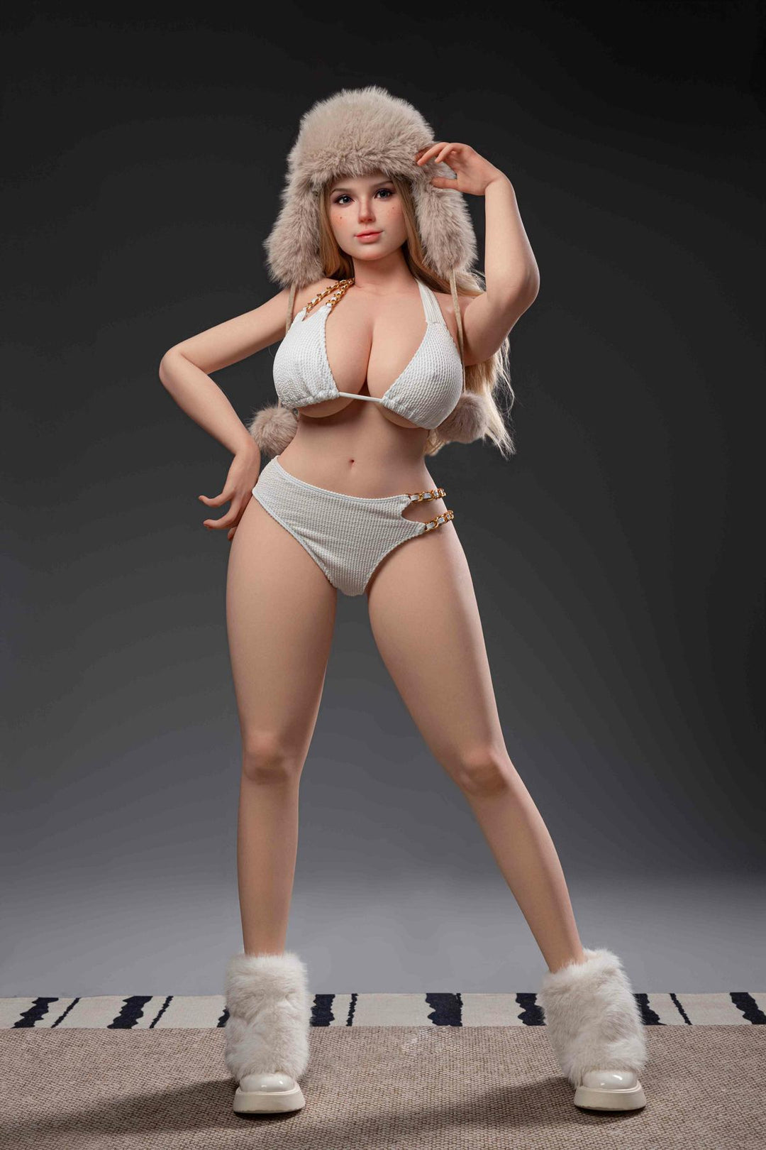 Realistische Sexpuppe mit Winterbekleidung